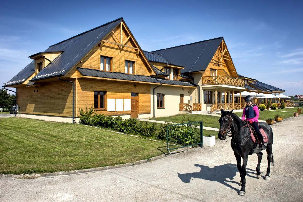 Hotel Rozálka Pezinok Esterno foto