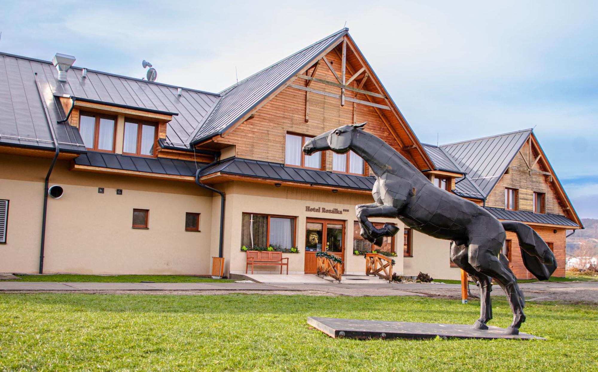 Hotel Rozálka Pezinok Esterno foto
