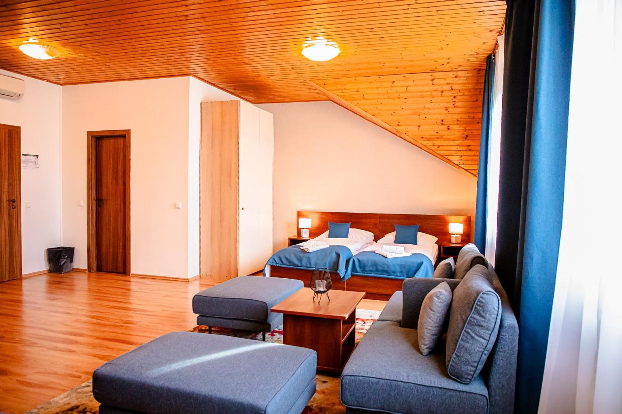 Hotel Rozálka Pezinok Esterno foto