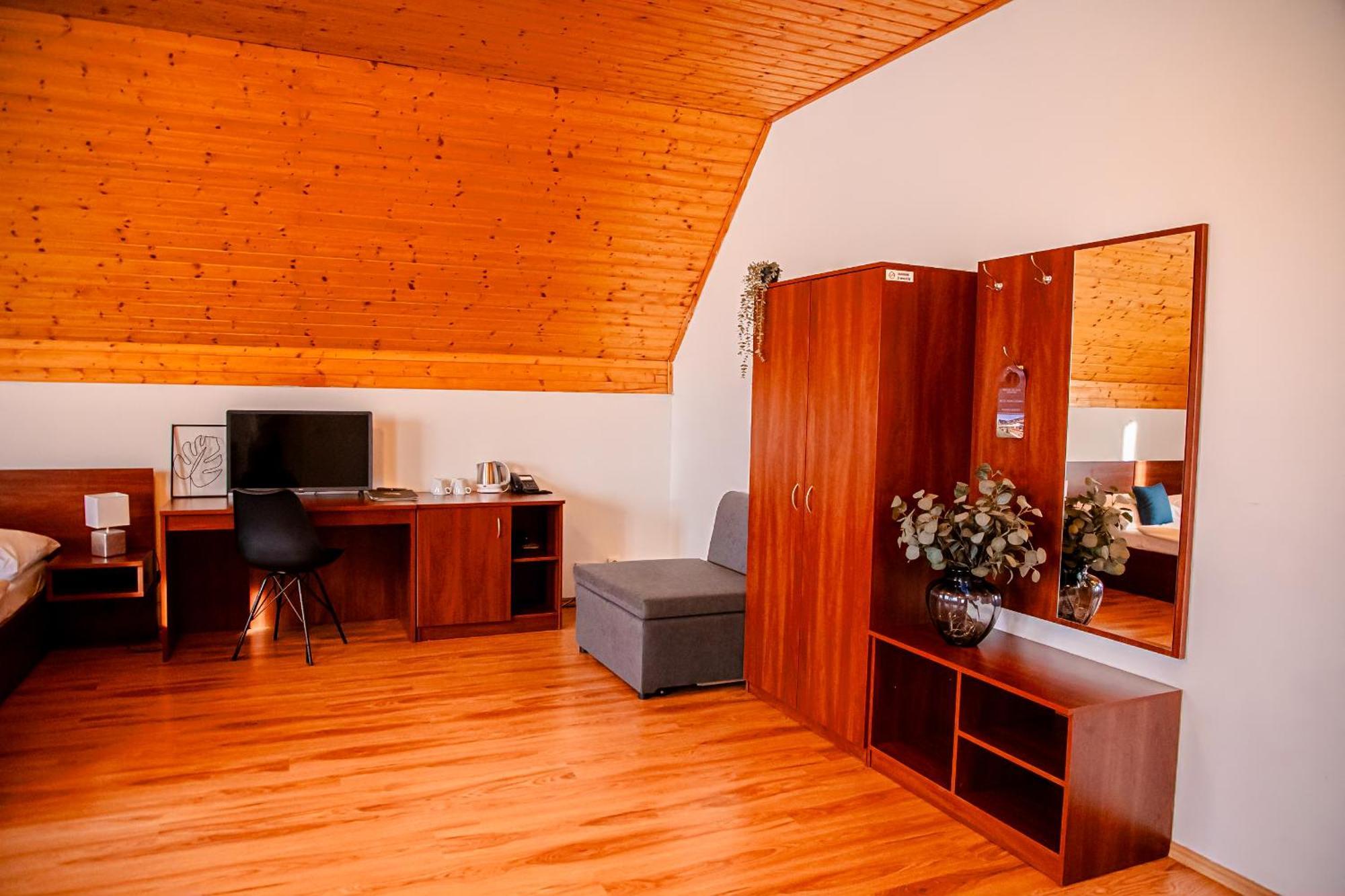 Hotel Rozálka Pezinok Esterno foto