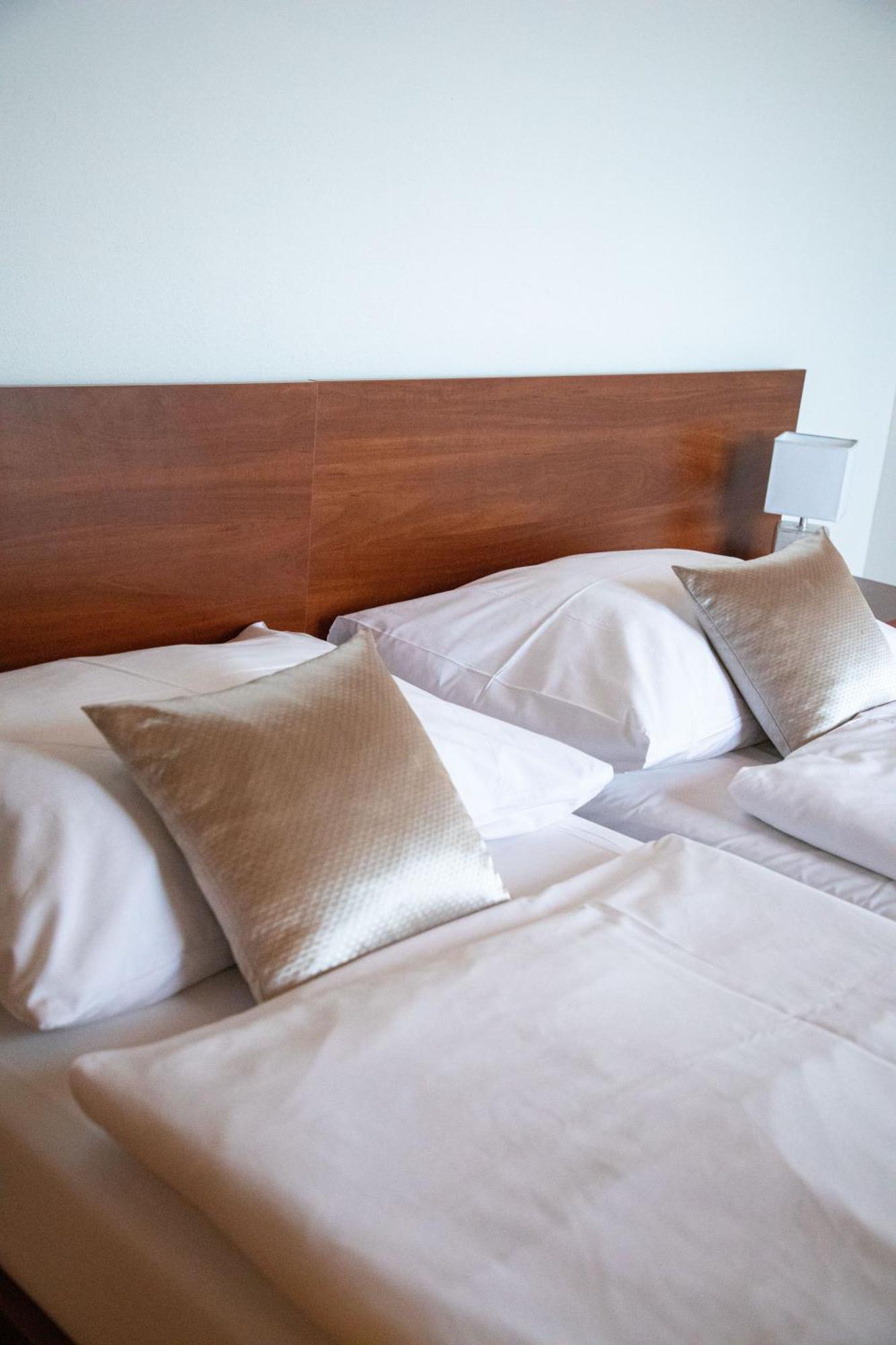 Hotel Rozálka Pezinok Esterno foto