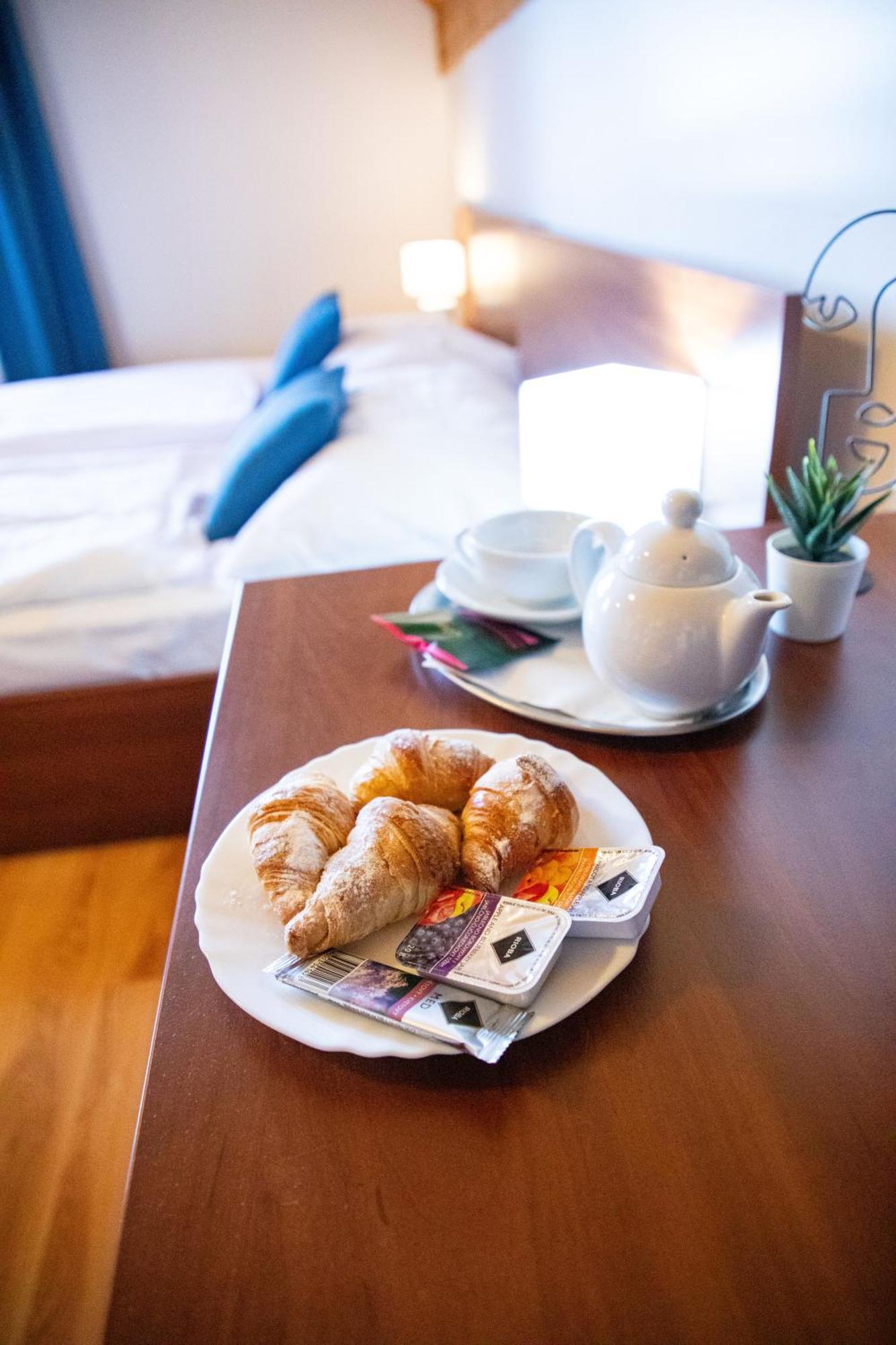 Hotel Rozálka Pezinok Esterno foto