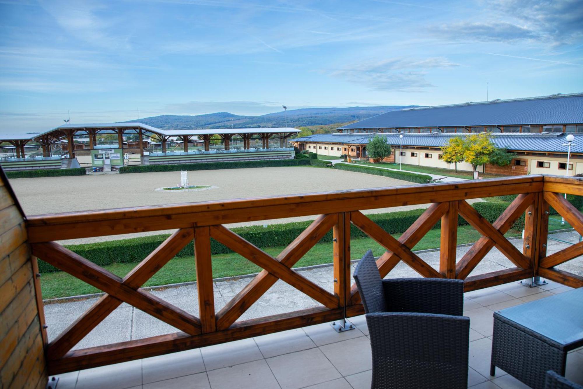 Hotel Rozálka Pezinok Esterno foto