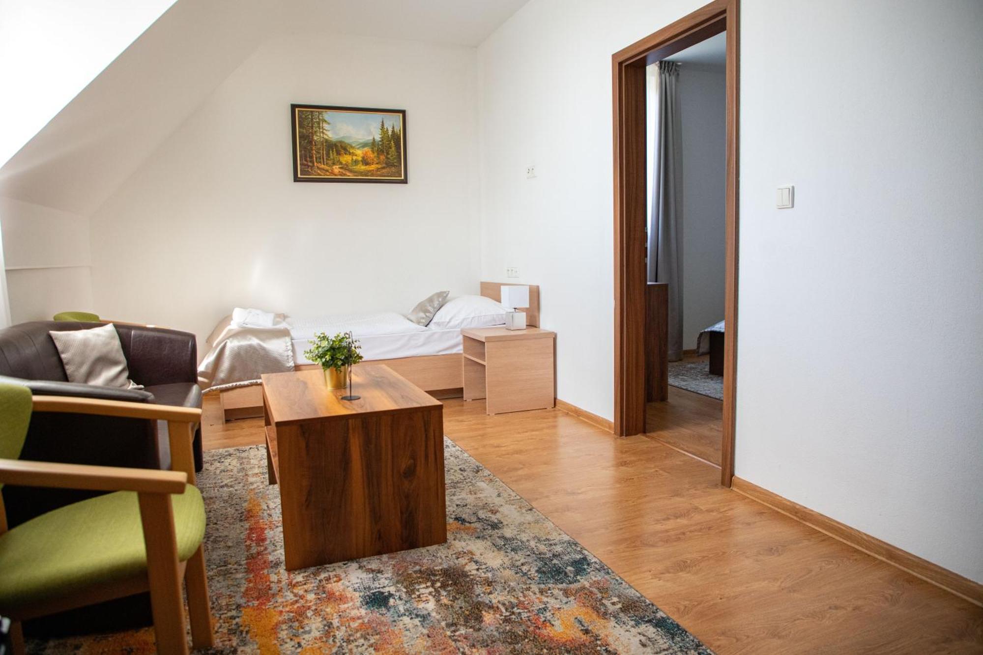 Hotel Rozálka Pezinok Esterno foto