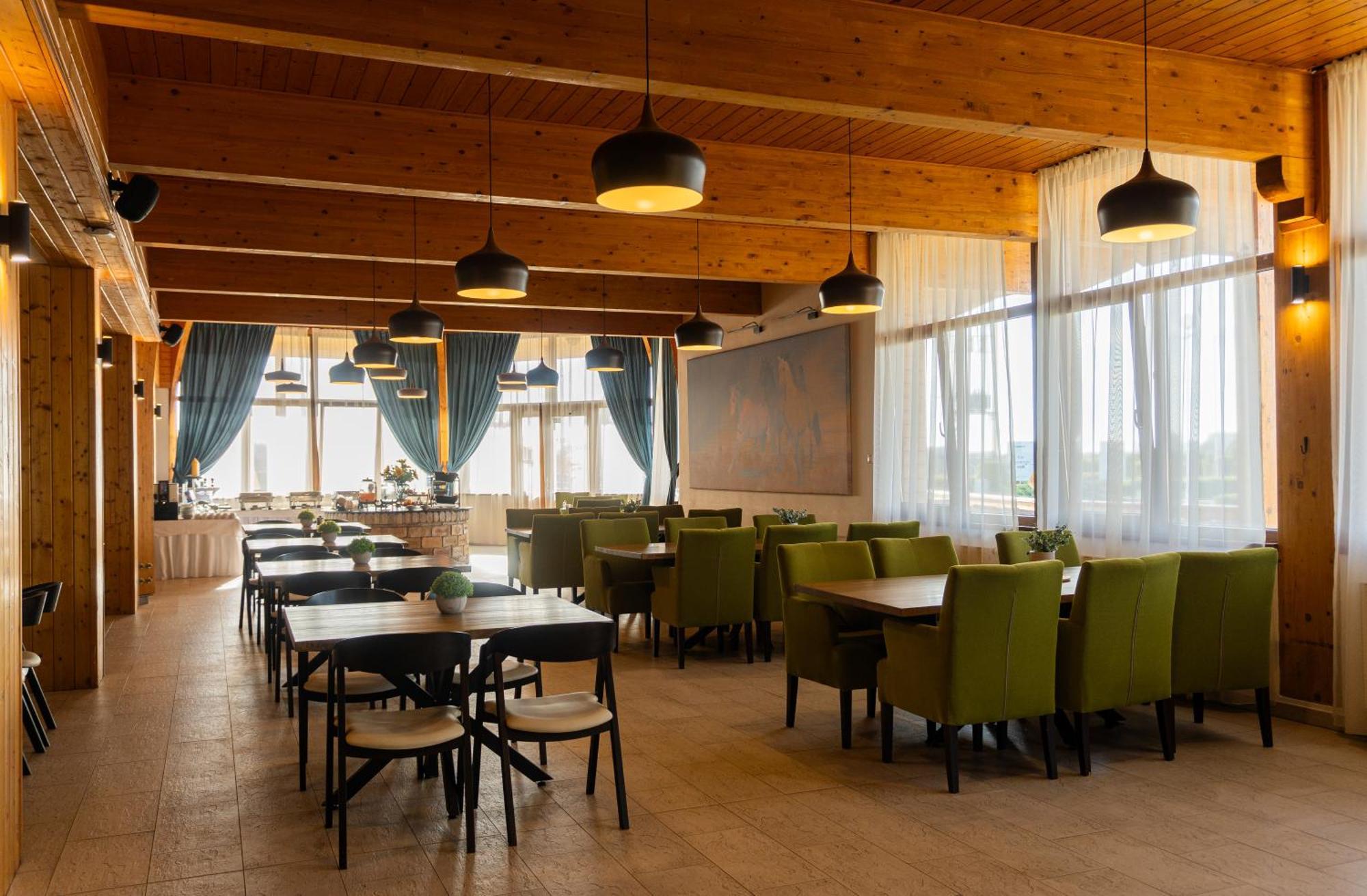Hotel Rozálka Pezinok Esterno foto