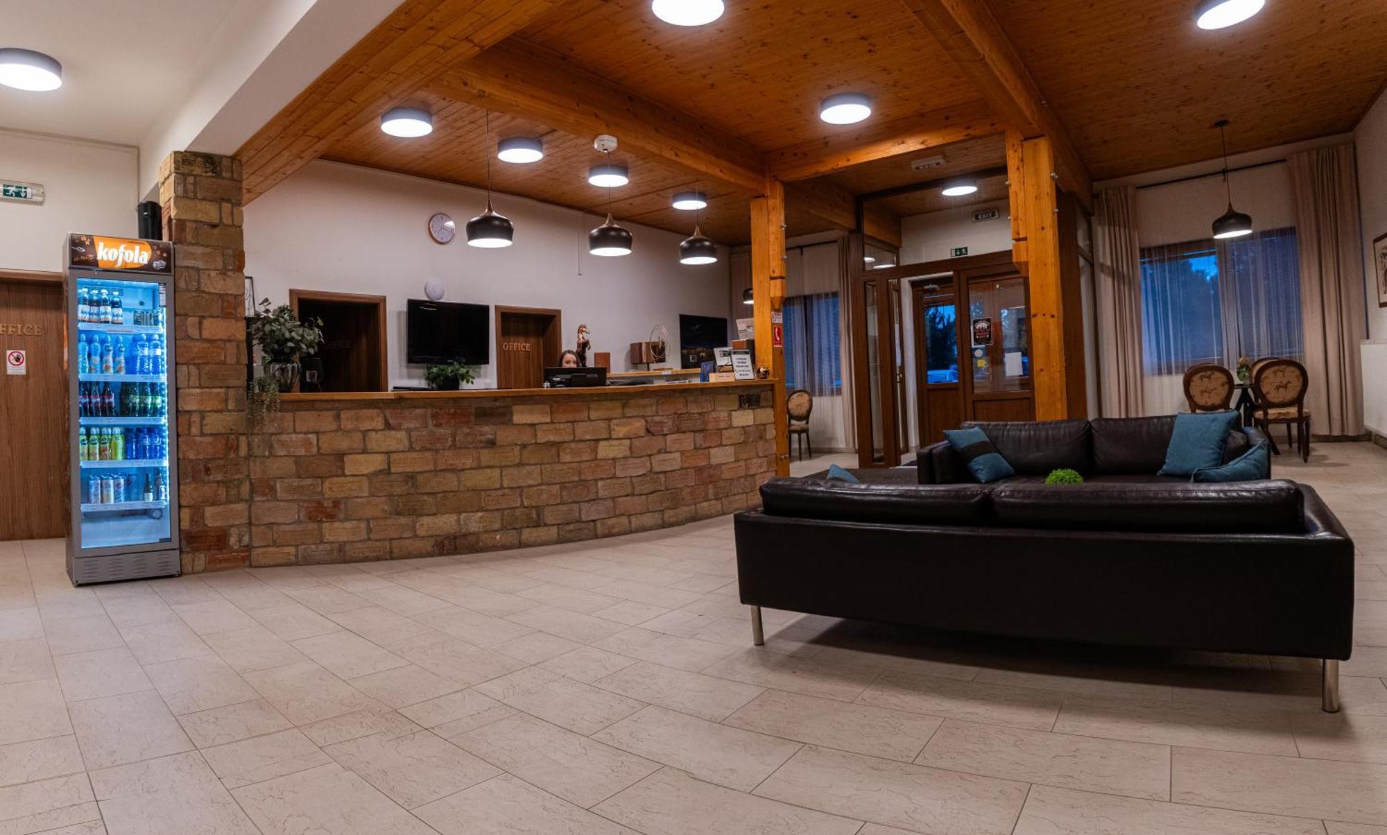 Hotel Rozálka Pezinok Esterno foto