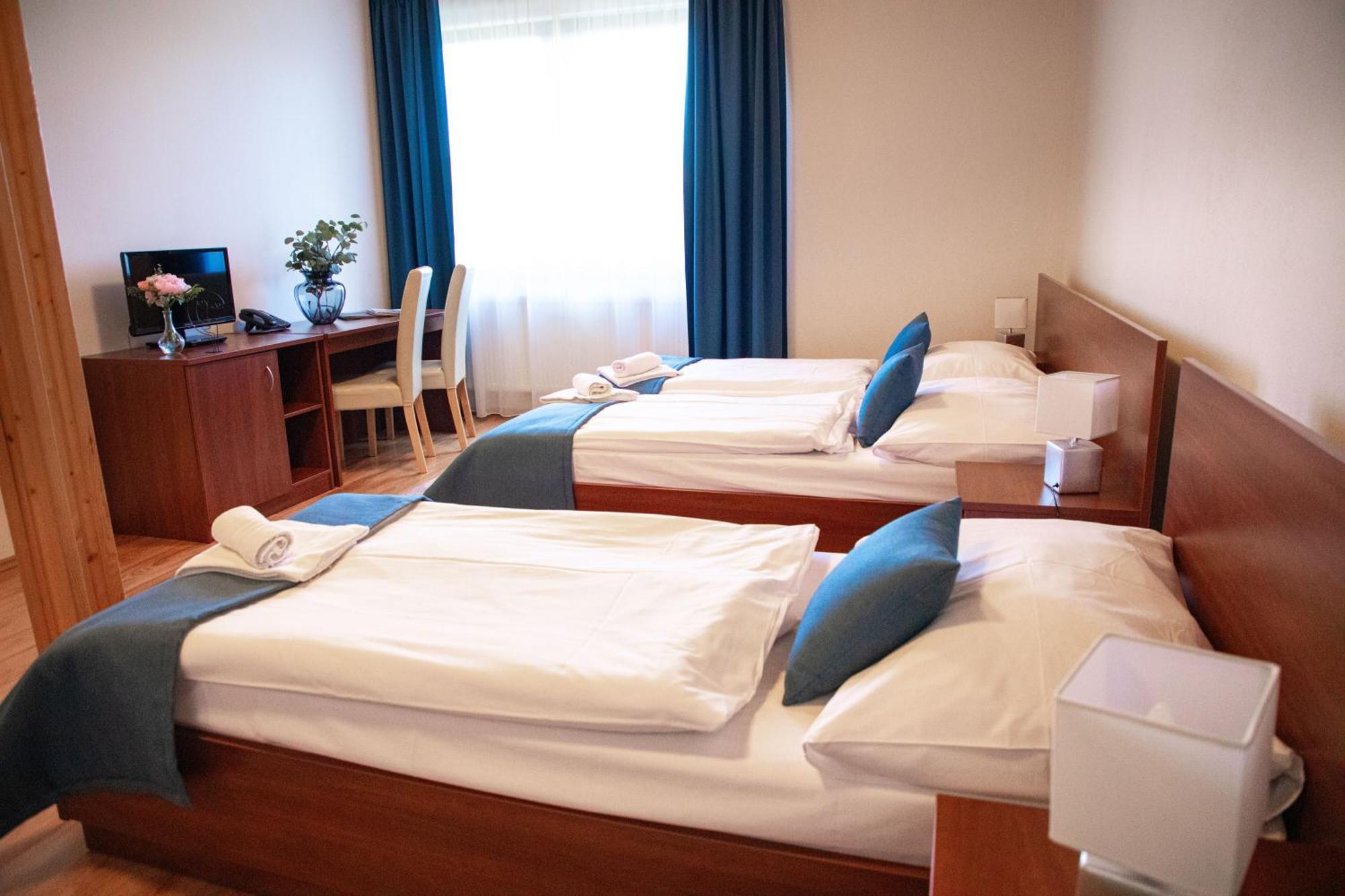 Hotel Rozálka Pezinok Esterno foto