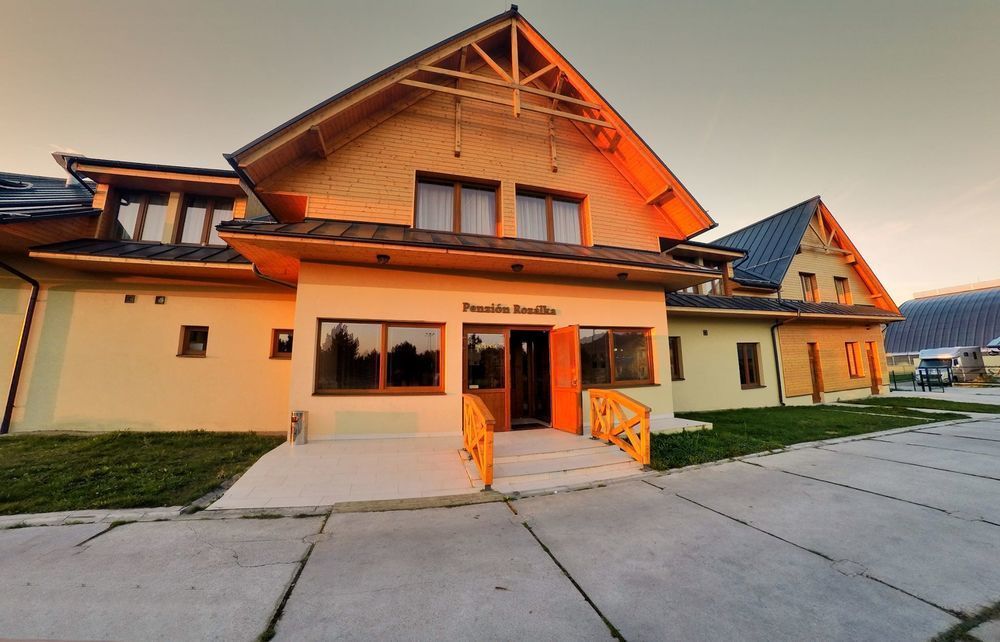 Hotel Rozálka Pezinok Esterno foto