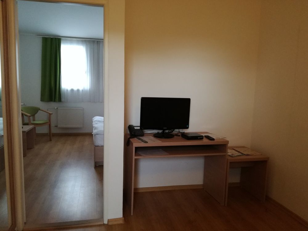 Hotel Rozálka Pezinok Esterno foto