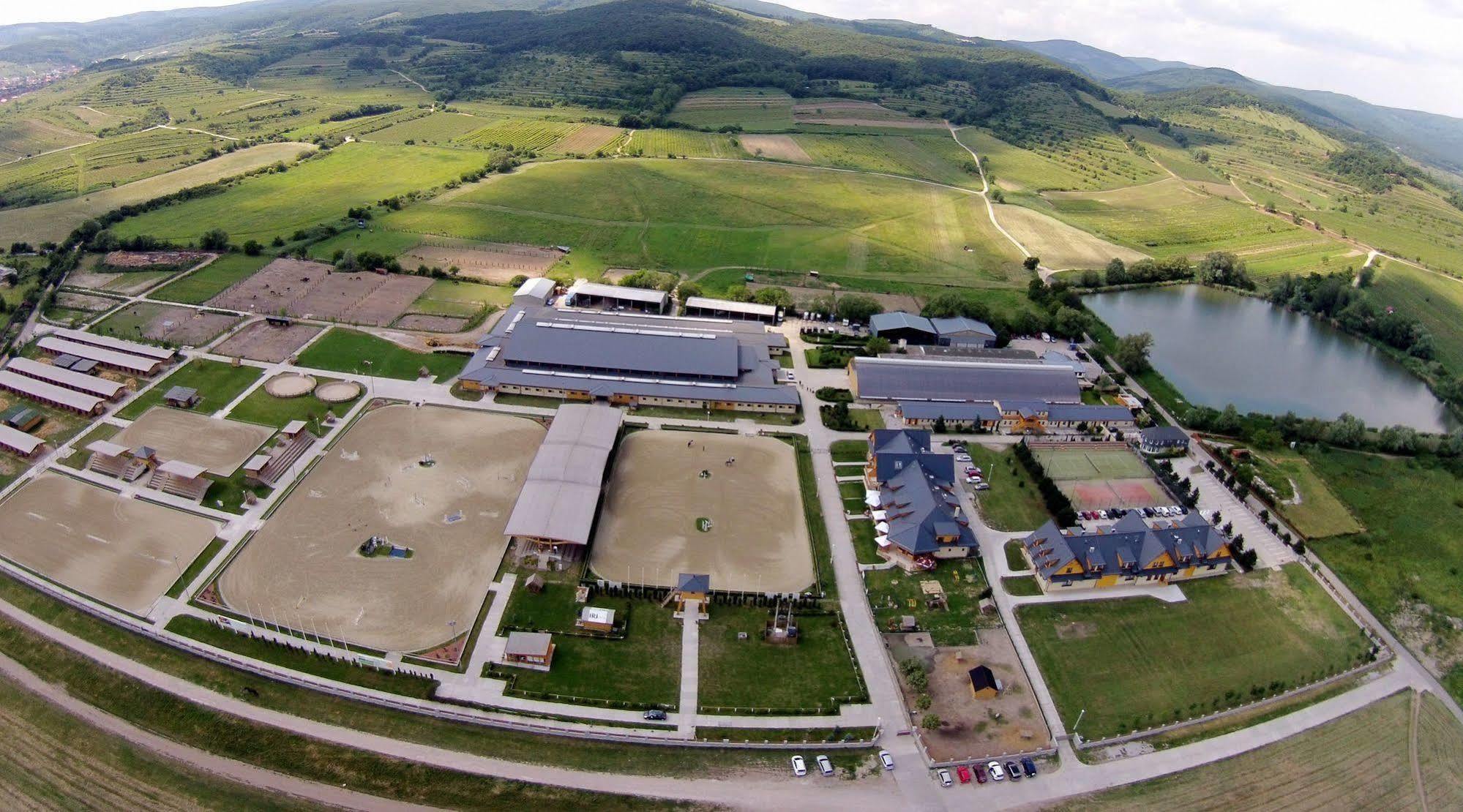 Hotel Rozálka Pezinok Esterno foto