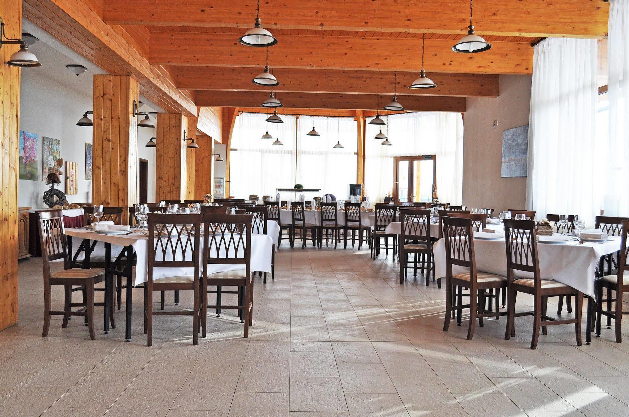 Hotel Rozálka Pezinok Esterno foto