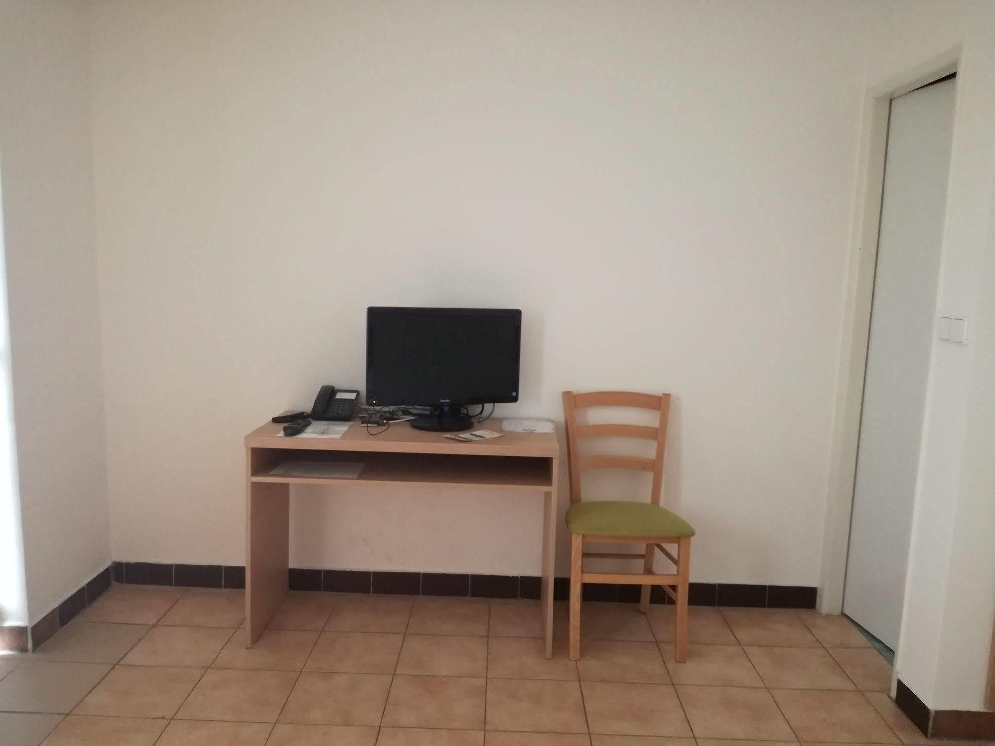 Hotel Rozálka Pezinok Esterno foto
