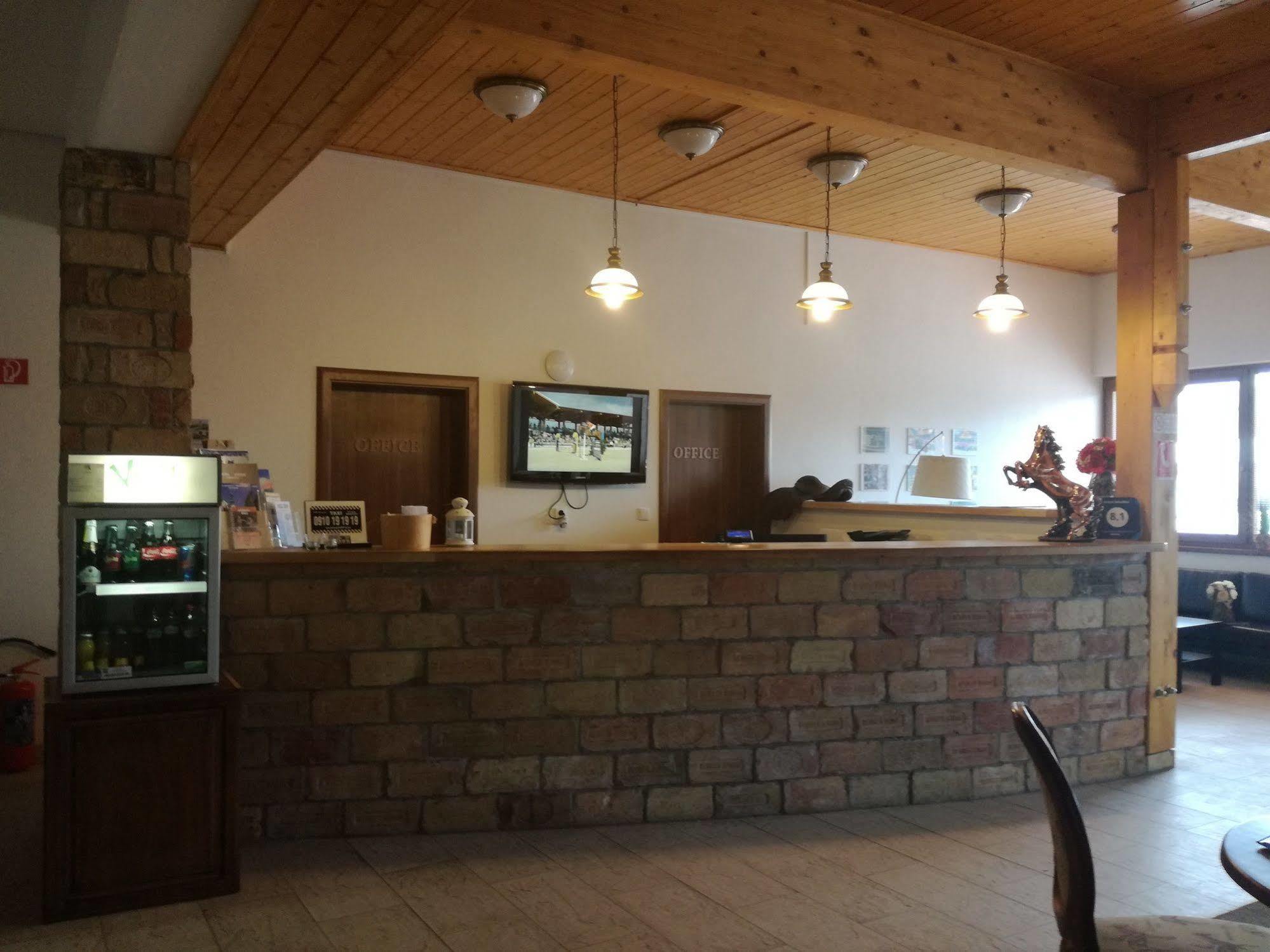 Hotel Rozálka Pezinok Esterno foto