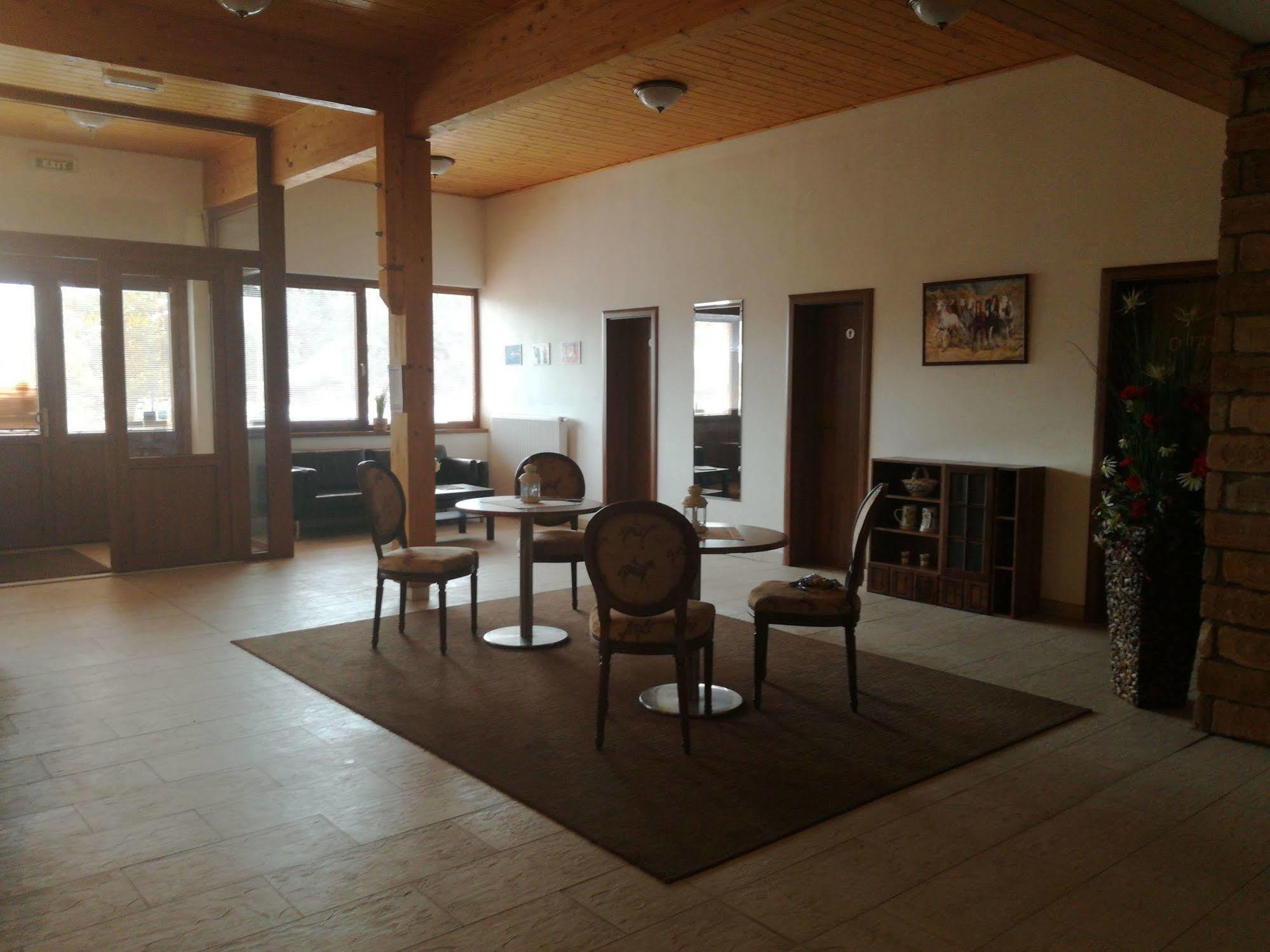 Hotel Rozálka Pezinok Esterno foto