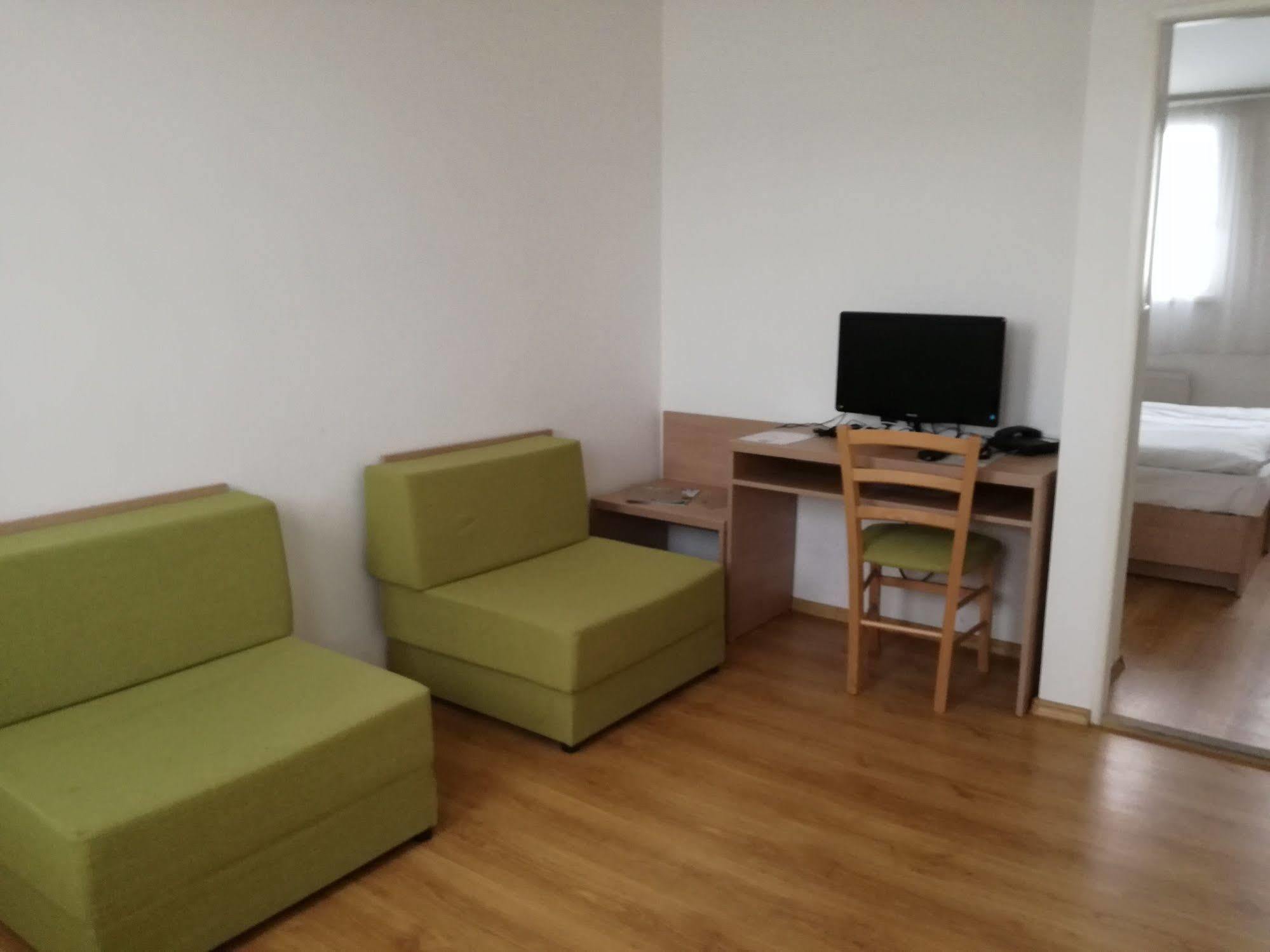 Hotel Rozálka Pezinok Esterno foto